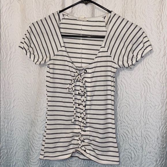 Aeropostale Black & White Striped Shirt - Picture 1 of 3